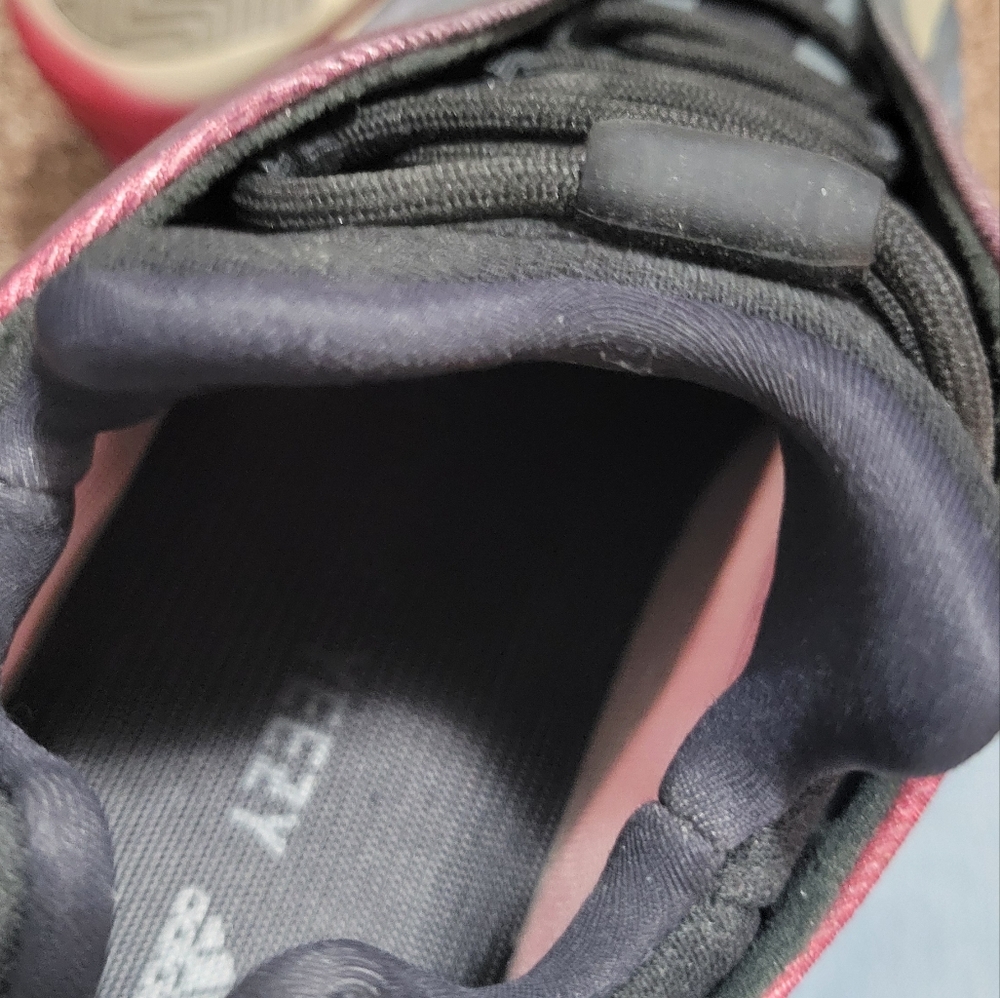 Addidas Yeezys - Picture 3 of 6